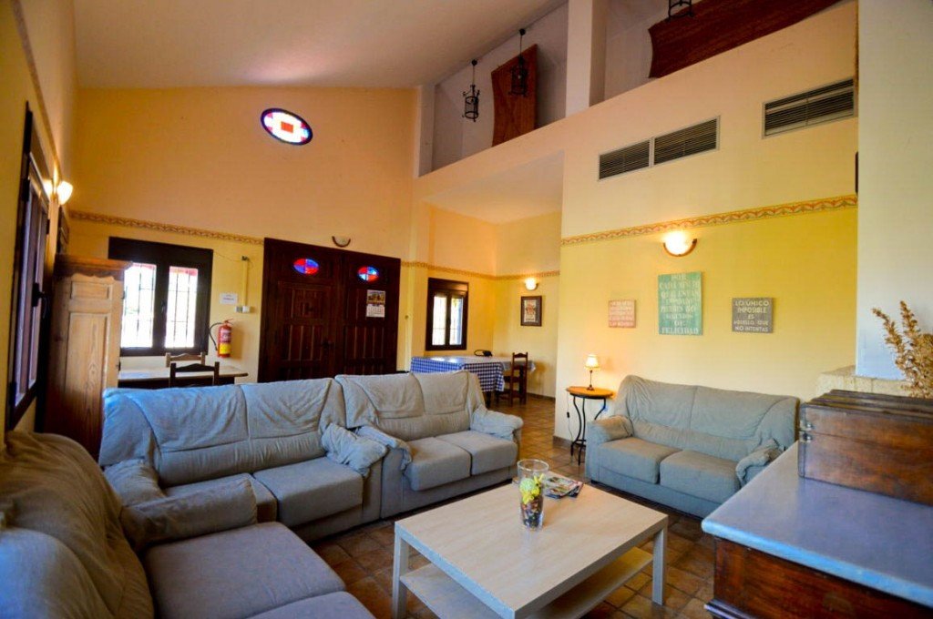 15 Bed Hotel in Guaro