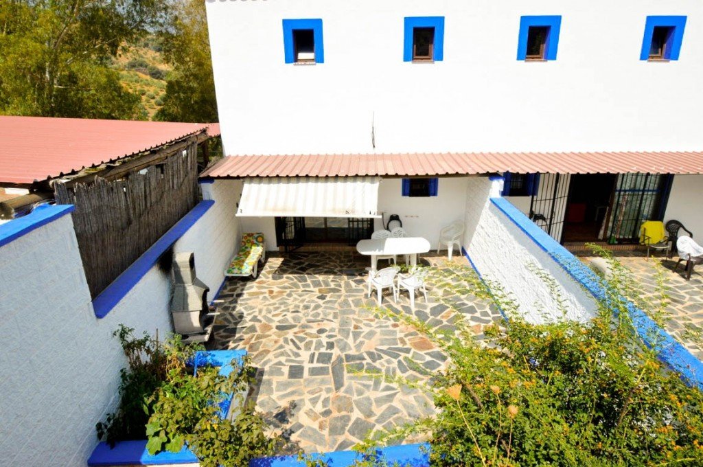 15 Bed Hotel in Guaro
