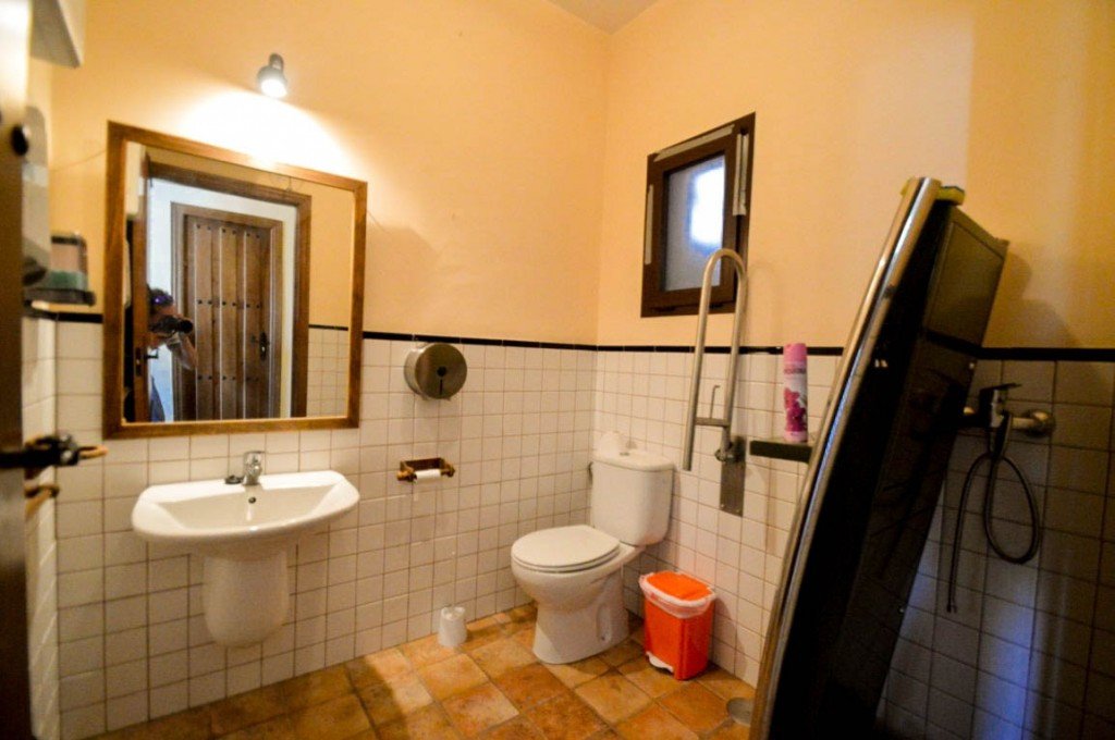 15 Bed Hotel in Guaro