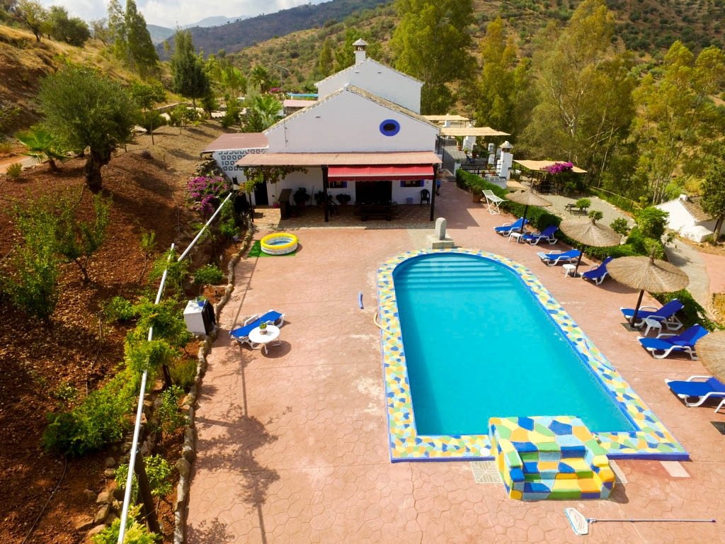 15 Bed Hotel in Guaro