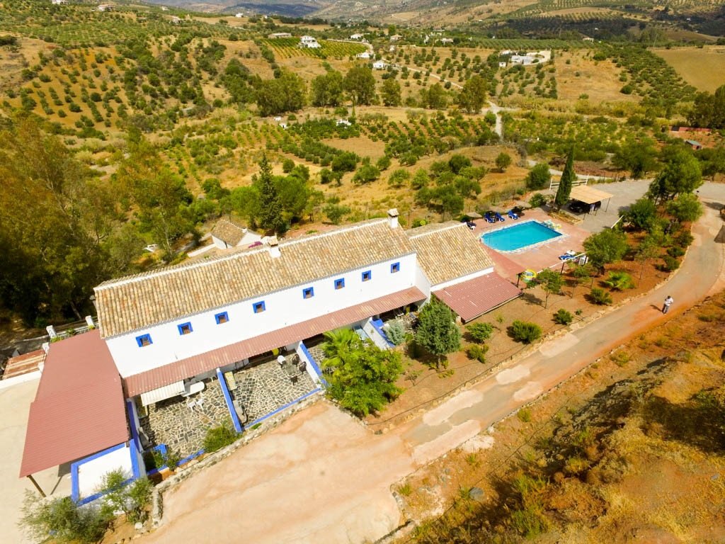 15 Bed Hotel in Guaro