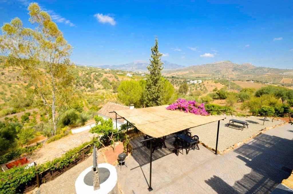 15 Bed Hotel in Guaro