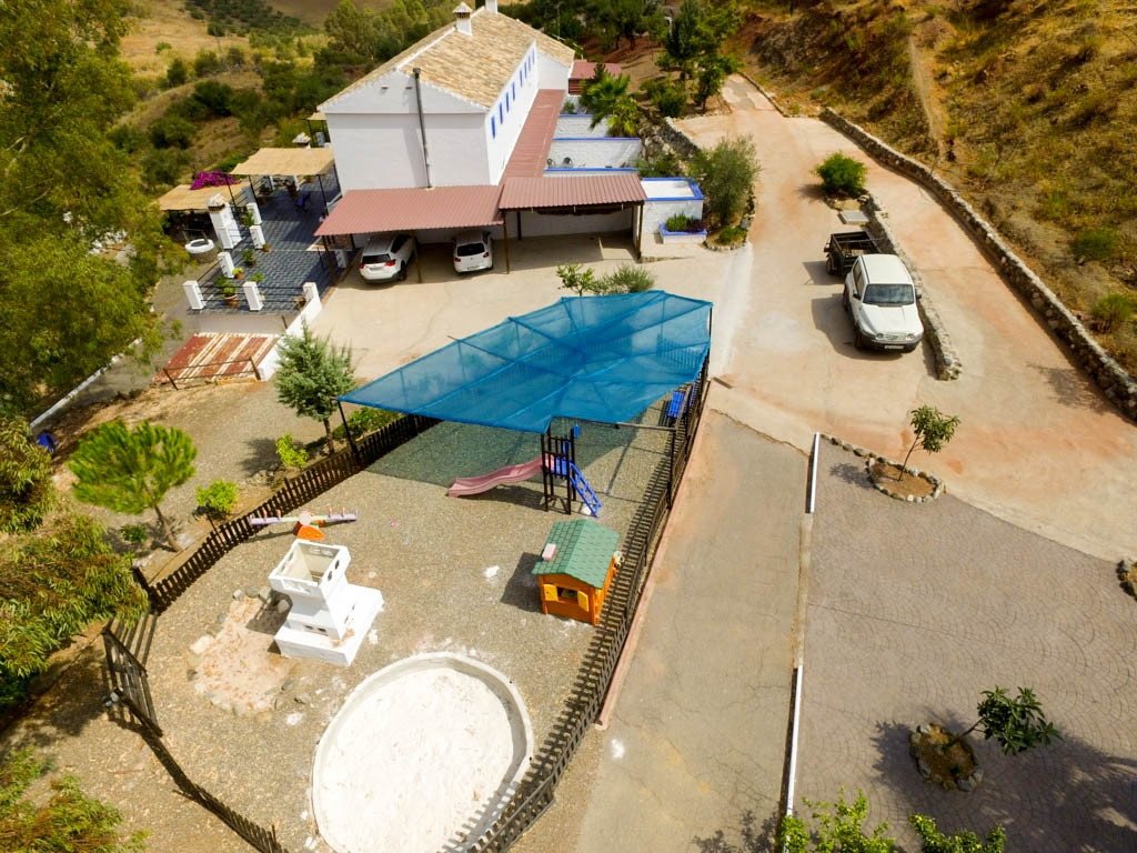 15 Bed Hotel in Guaro