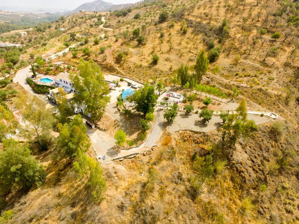 15 Bed Hotel in Guaro