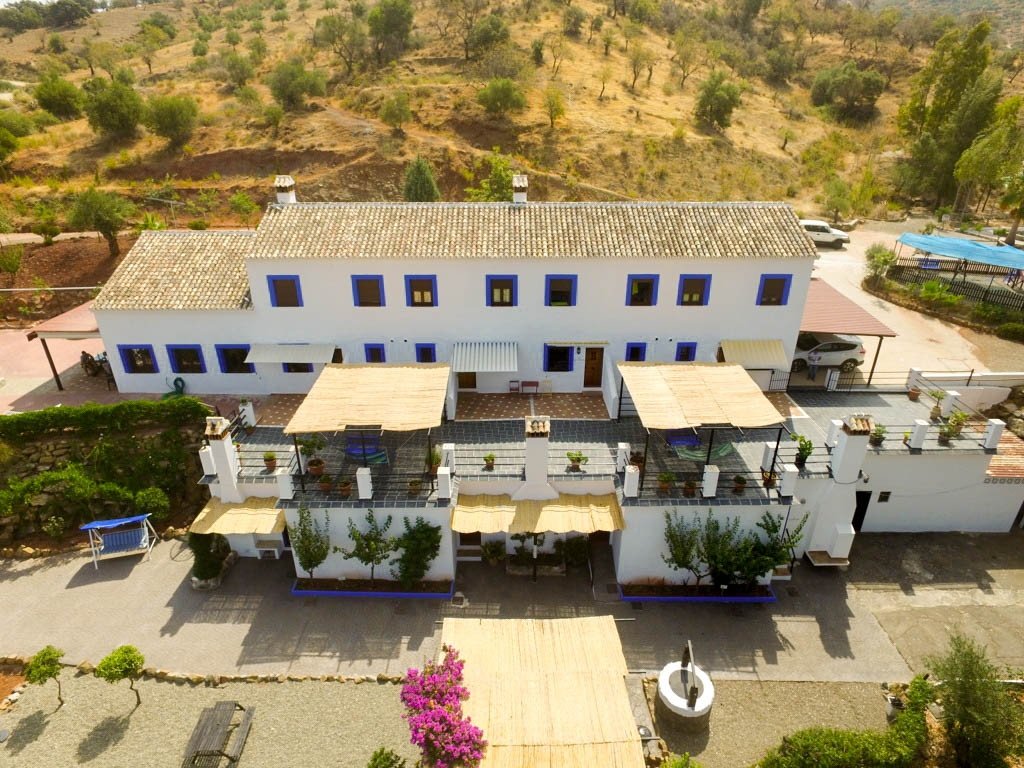 15 Bed Hotel in Guaro