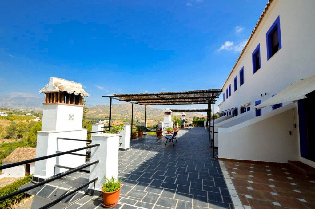 15 Bed Hotel in Guaro