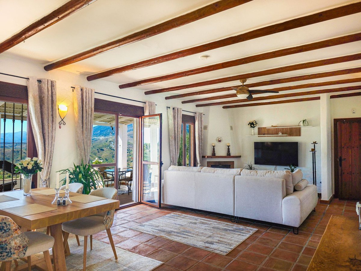 3 Bed Detached Villa in Arenas