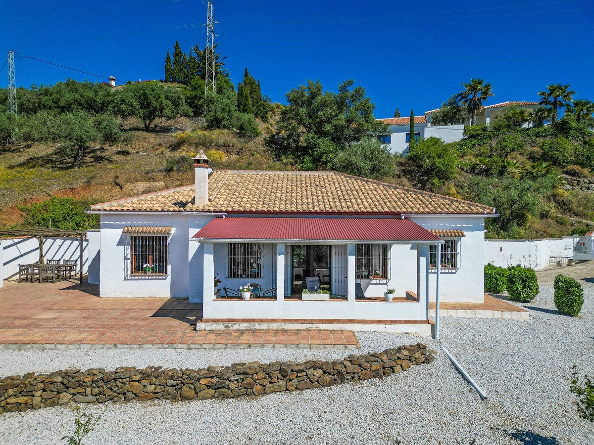 3 Bed Detached Villa in Arenas