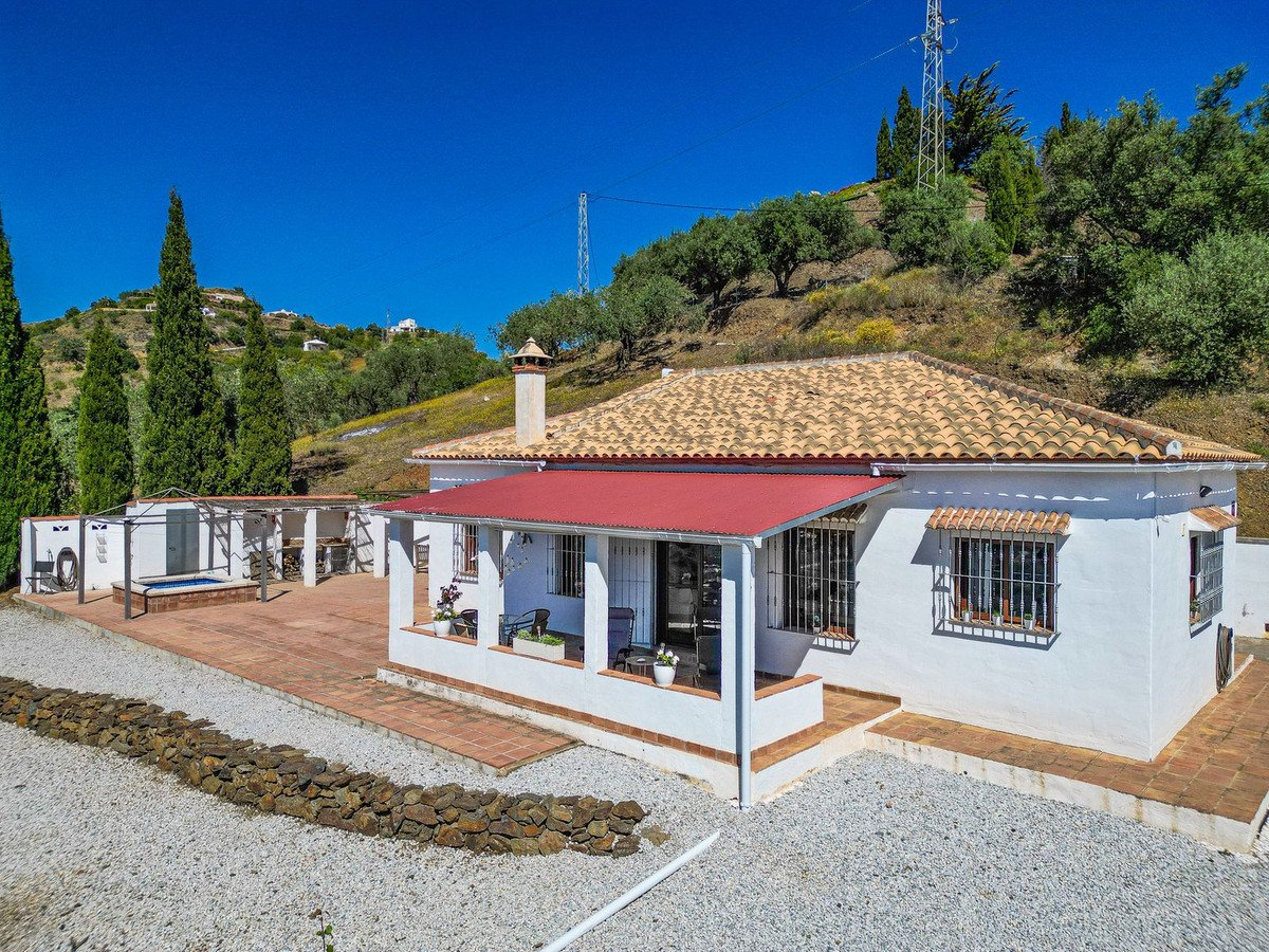 3 Bed Detached Villa in Arenas
