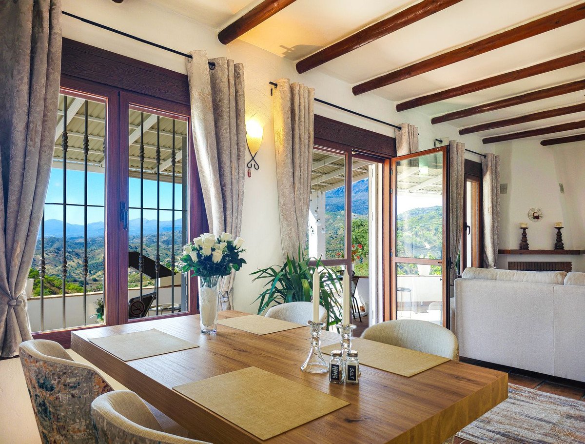 3 Bed Detached Villa in Arenas