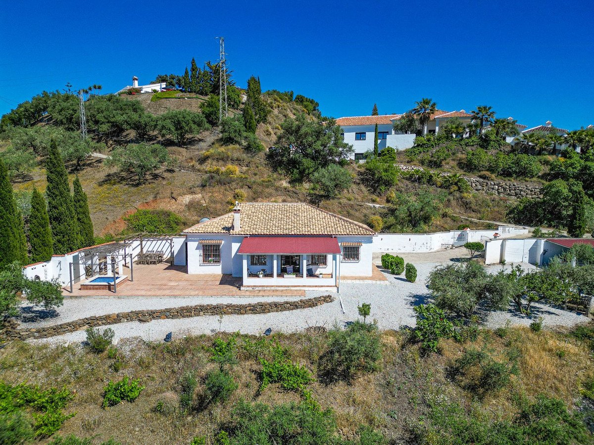 3 Bed Detached Villa in Arenas