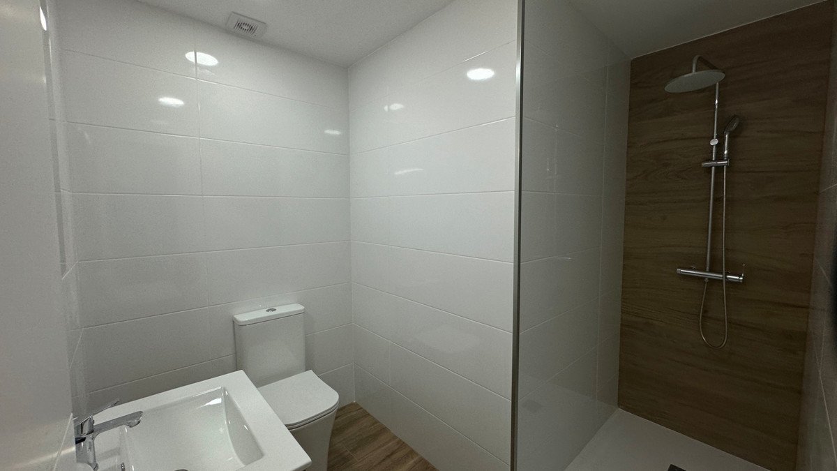 1 Bed Middle Floor Apartment in Torrevieja