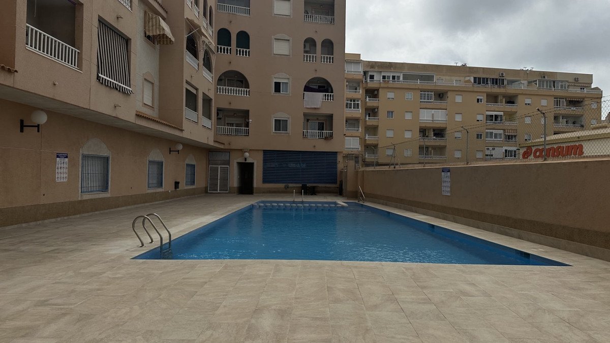 1 Bed Middle Floor Apartment in Torrevieja