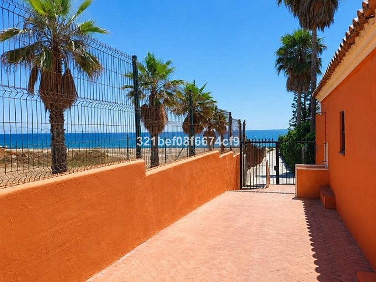 2 Bed Middle Floor Apartment in San Luis de Sabinillas