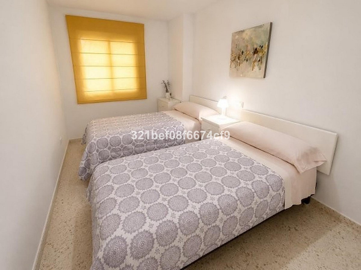 2 Bed Middle Floor Apartment in San Luis de Sabinillas