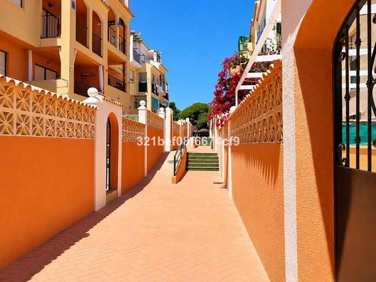 2 Bed Middle Floor Apartment in San Luis de Sabinillas