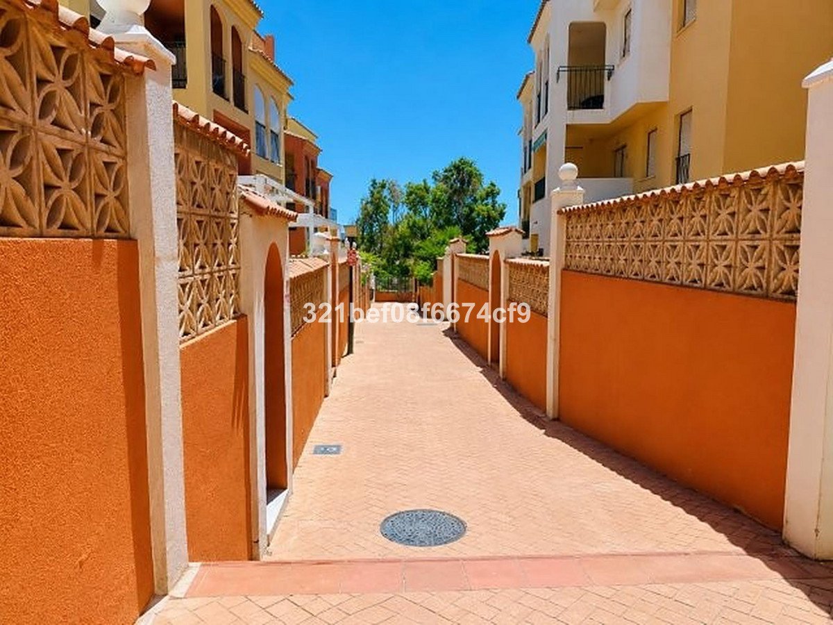 2 Bed Middle Floor Apartment in San Luis de Sabinillas