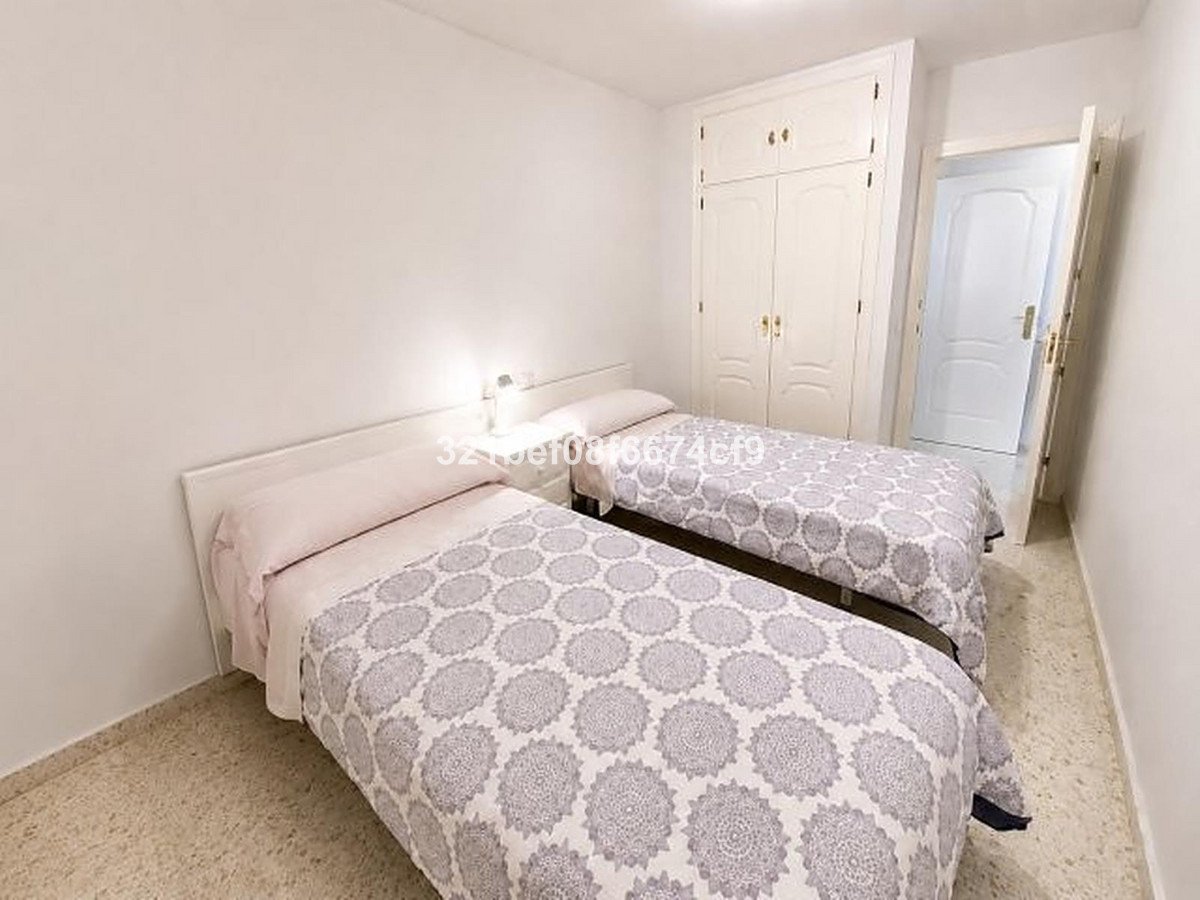 2 Bed Middle Floor Apartment in San Luis de Sabinillas