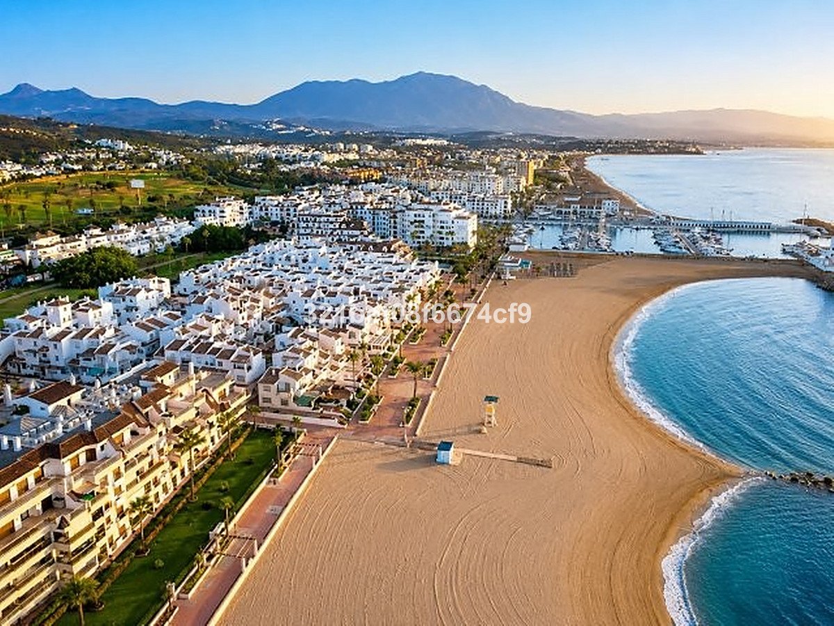 2 Bed Top Floor Apartment in San Luis de Sabinillas