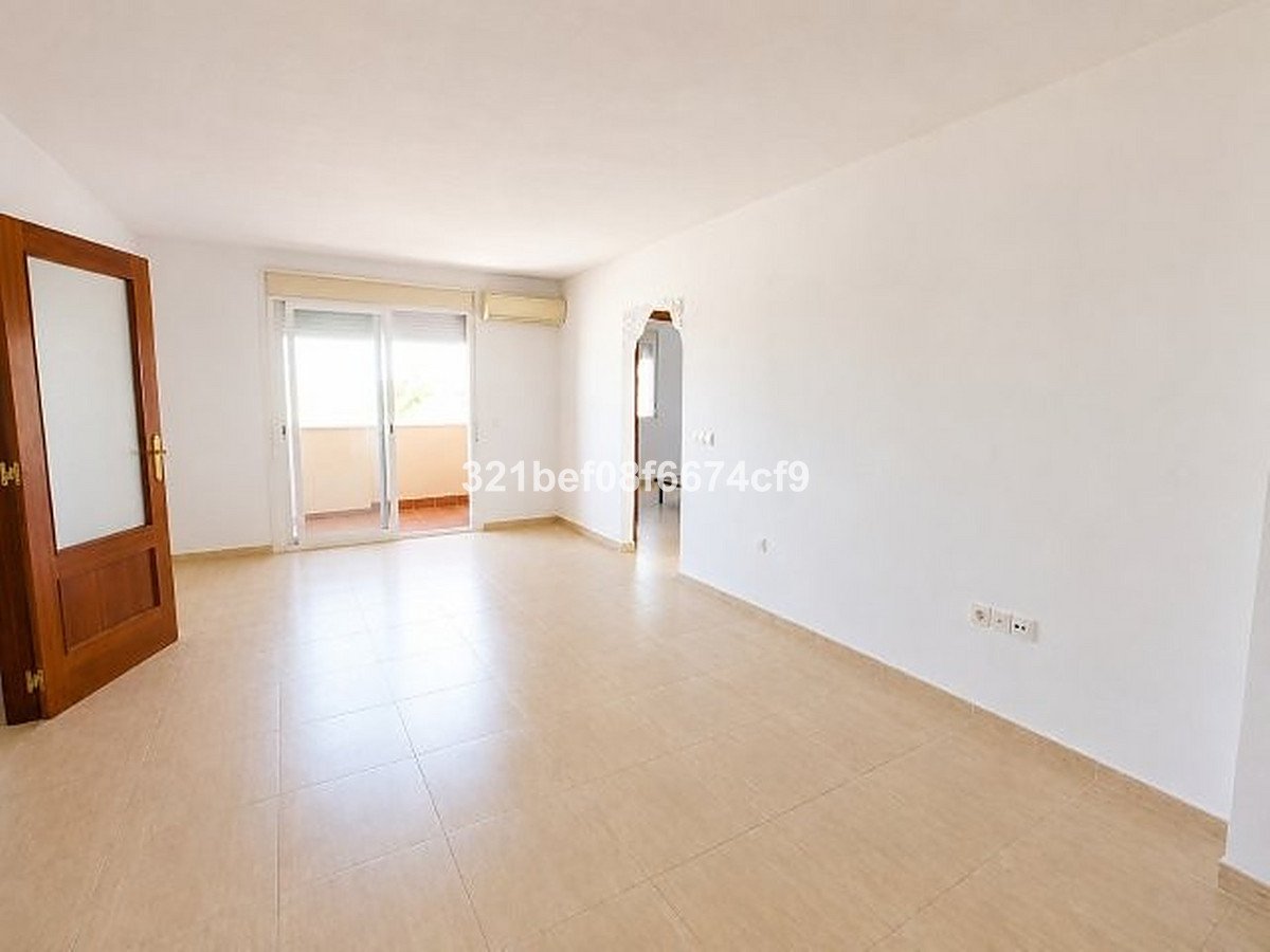2 Bed Top Floor Apartment in San Luis de Sabinillas