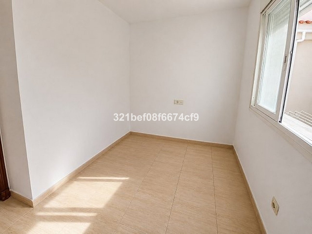 2 Bed Top Floor Apartment in San Luis de Sabinillas