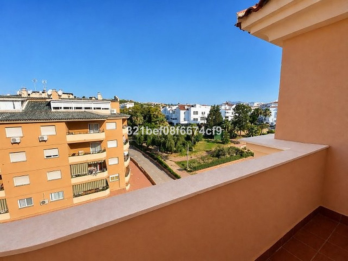 2 Bed Top Floor Apartment in San Luis de Sabinillas