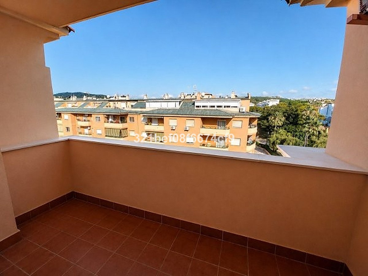 2 Bed Top Floor Apartment in San Luis de Sabinillas