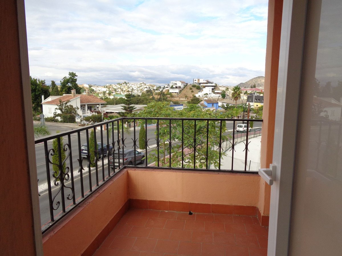 3 Bed Semi-Detached House in Coín
