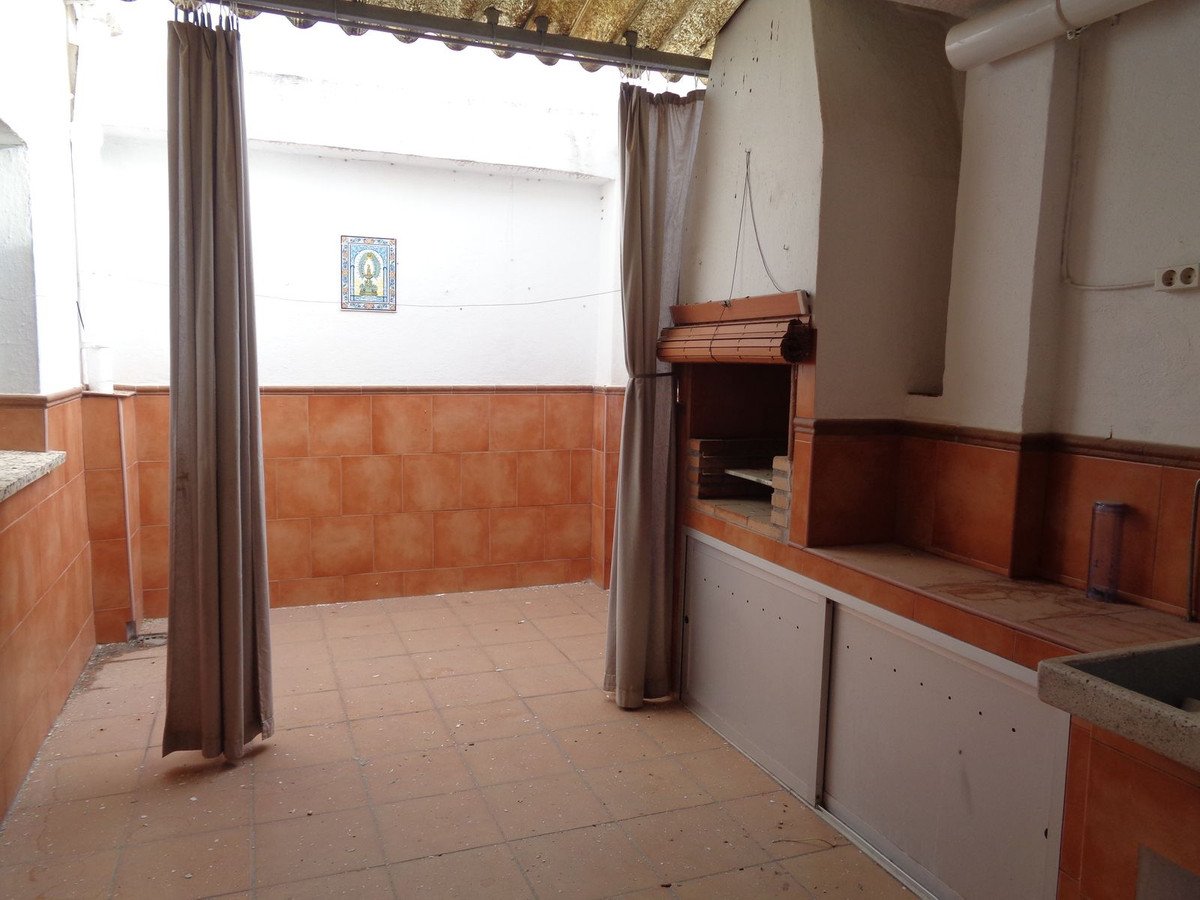 3 Bed Semi-Detached House in Coín