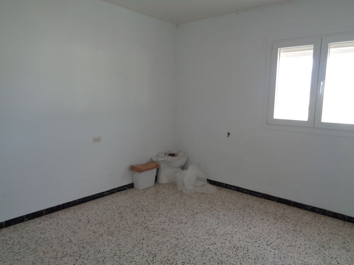 3 Bed Semi-Detached House in Coín
