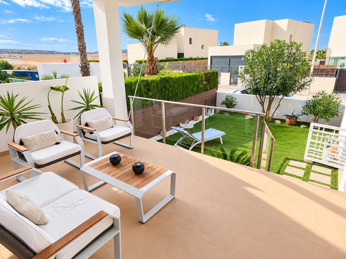 2 Bed Ground Floor Apartment in La Finca Golf