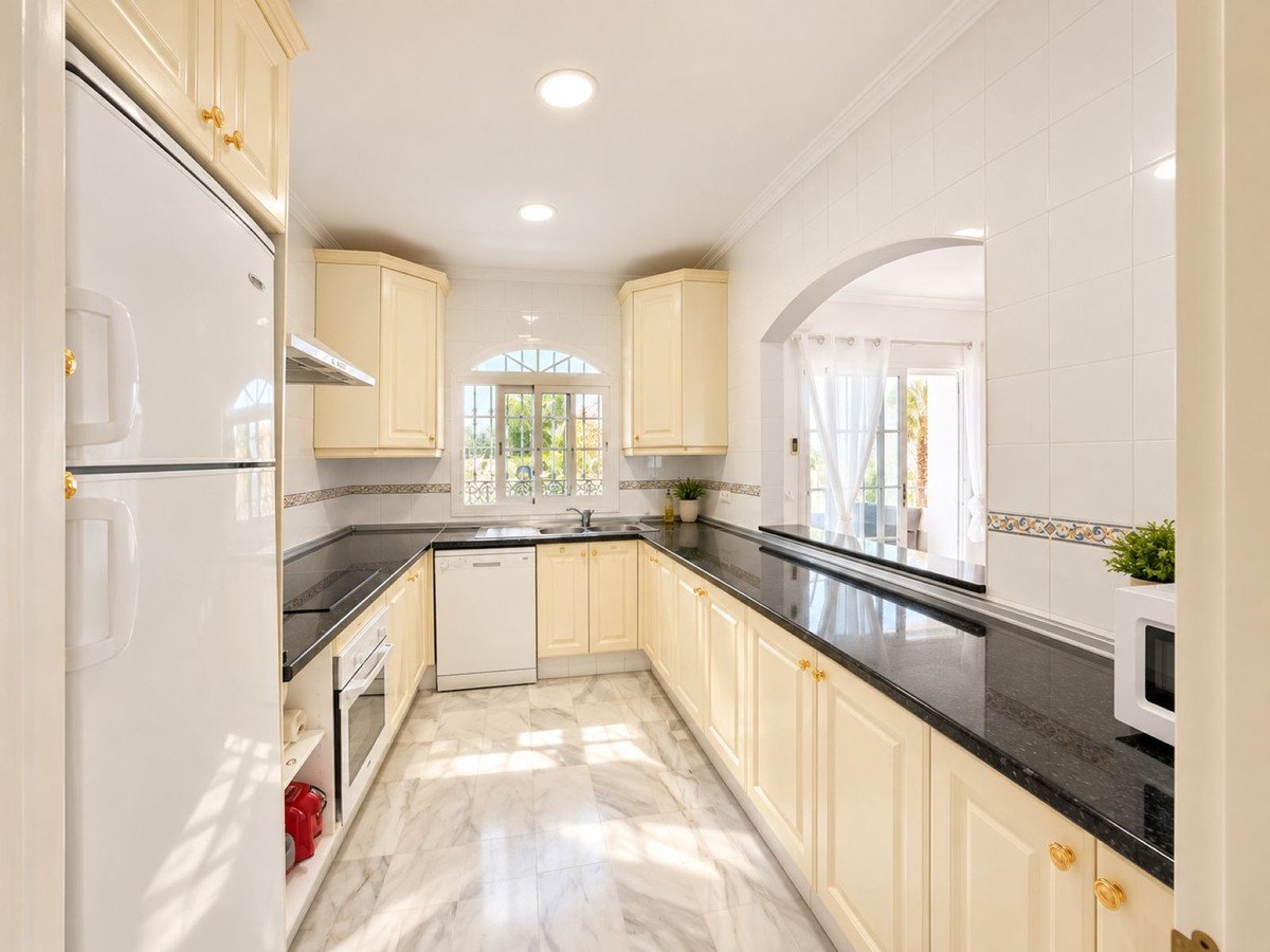 2 Bed Ground Floor Apartment in Estepona