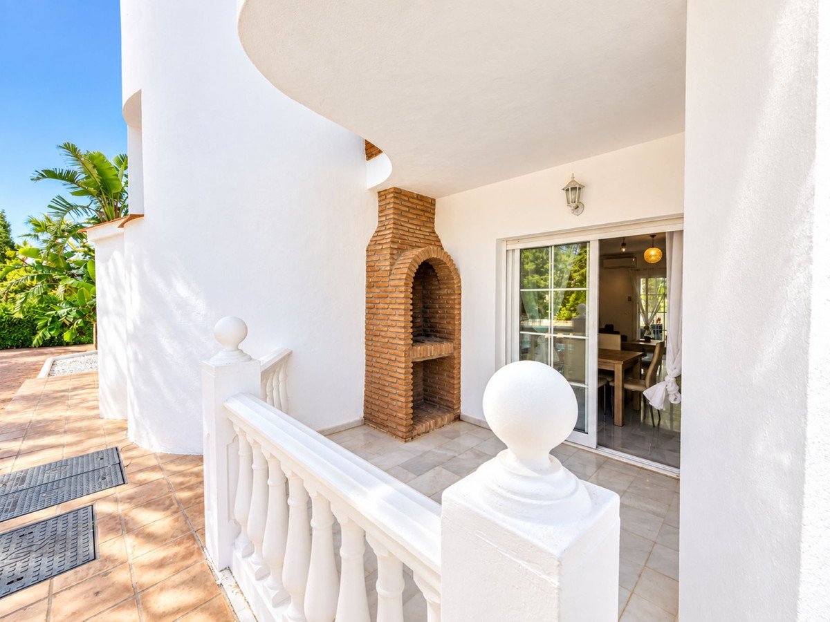 2 Bed Ground Floor Apartment in Estepona