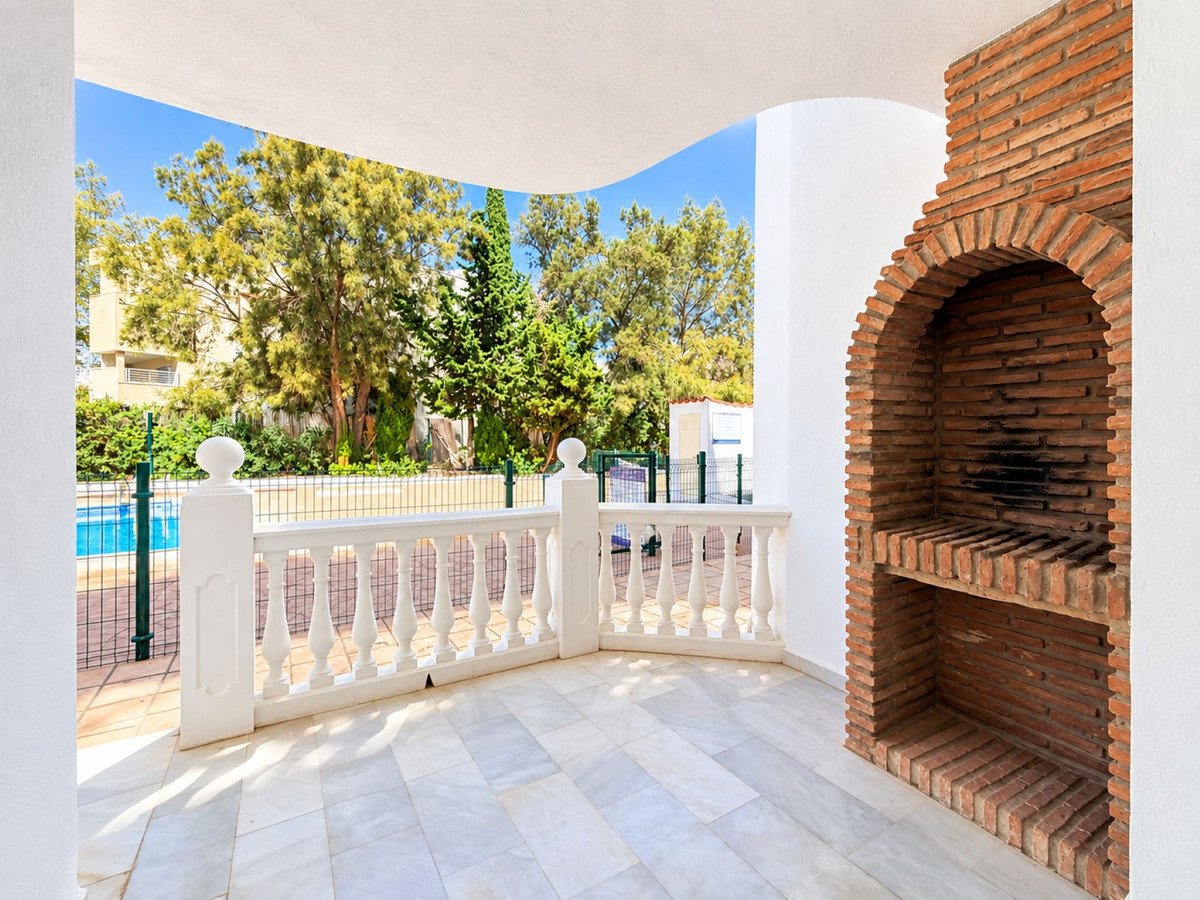 2 Bed Ground Floor Apartment in Estepona