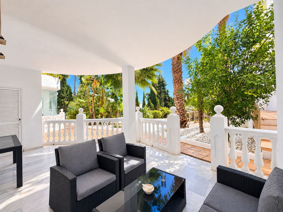 2 Bed Ground Floor Apartment in Estepona