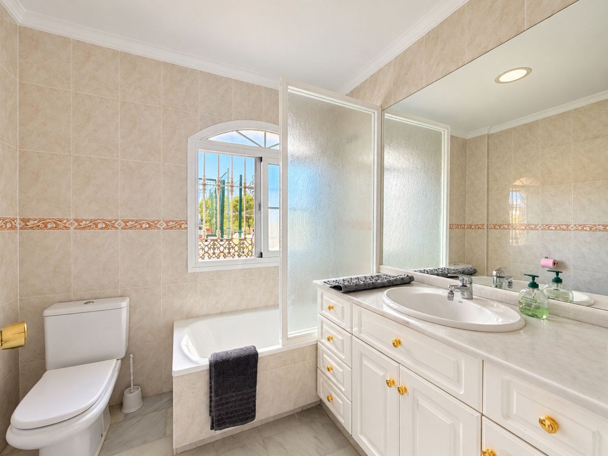 2 Bed Ground Floor Apartment in Estepona