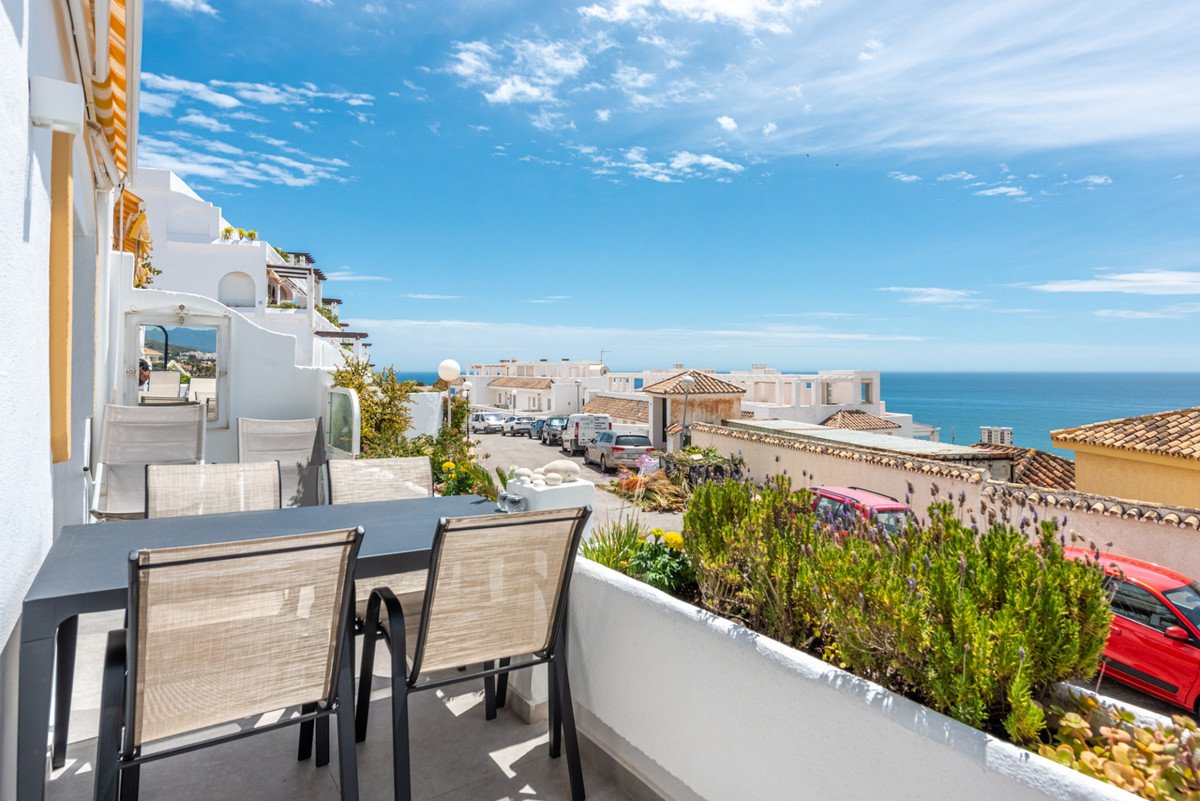 2 Bed Middle Floor Apartment in Riviera del Sol