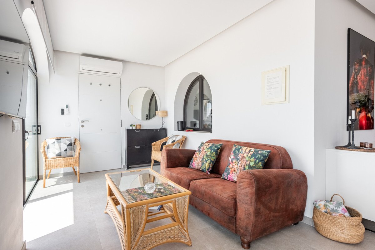 2 Bed Middle Floor Apartment in Riviera del Sol