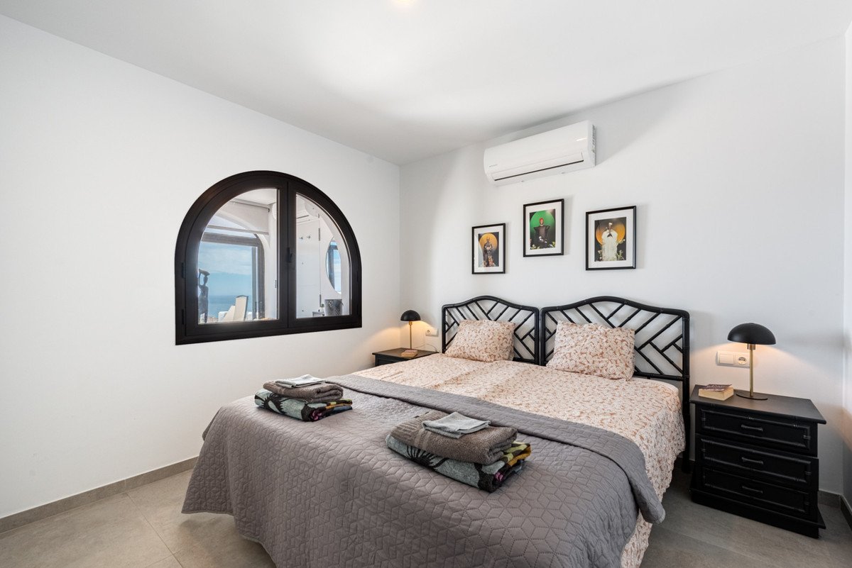2 Bed Middle Floor Apartment in Riviera del Sol