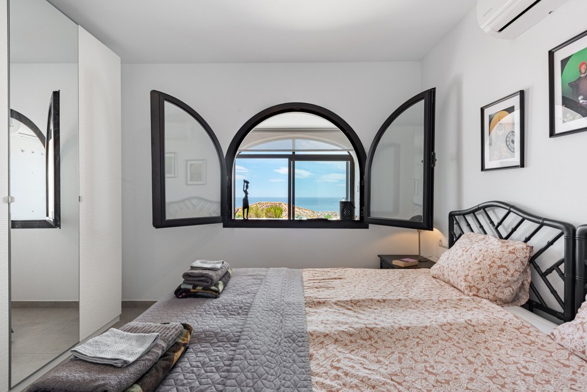 2 Bed Middle Floor Apartment in Riviera del Sol