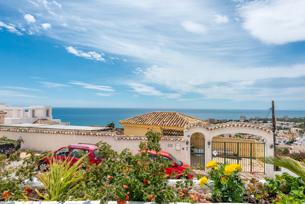 2 Bed Middle Floor Apartment in Riviera del Sol