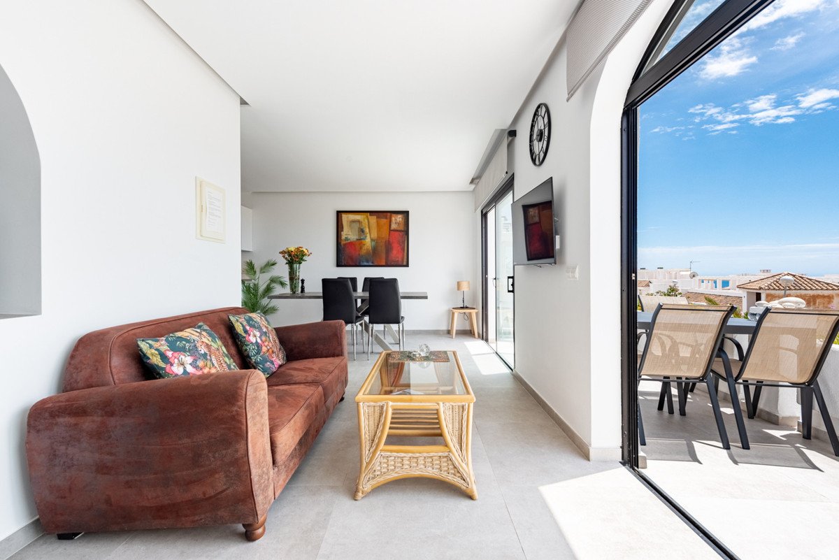 2 Bed Middle Floor Apartment in Riviera del Sol