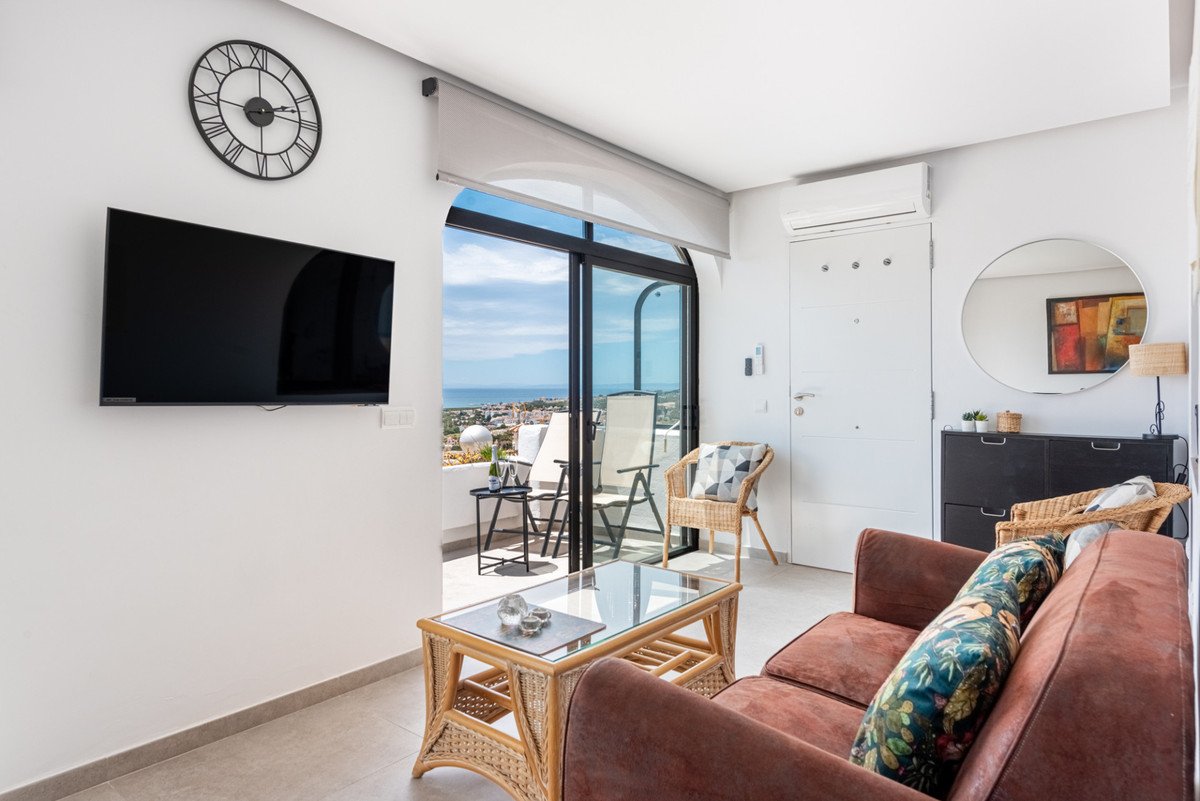2 Bed Middle Floor Apartment in Riviera del Sol