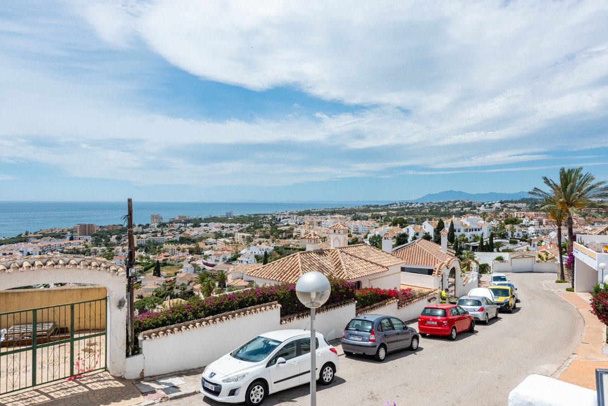 2 Bed Middle Floor Apartment in Riviera del Sol