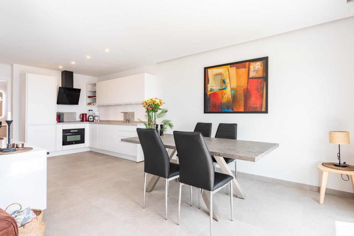 2 Bed Middle Floor Apartment in Riviera del Sol