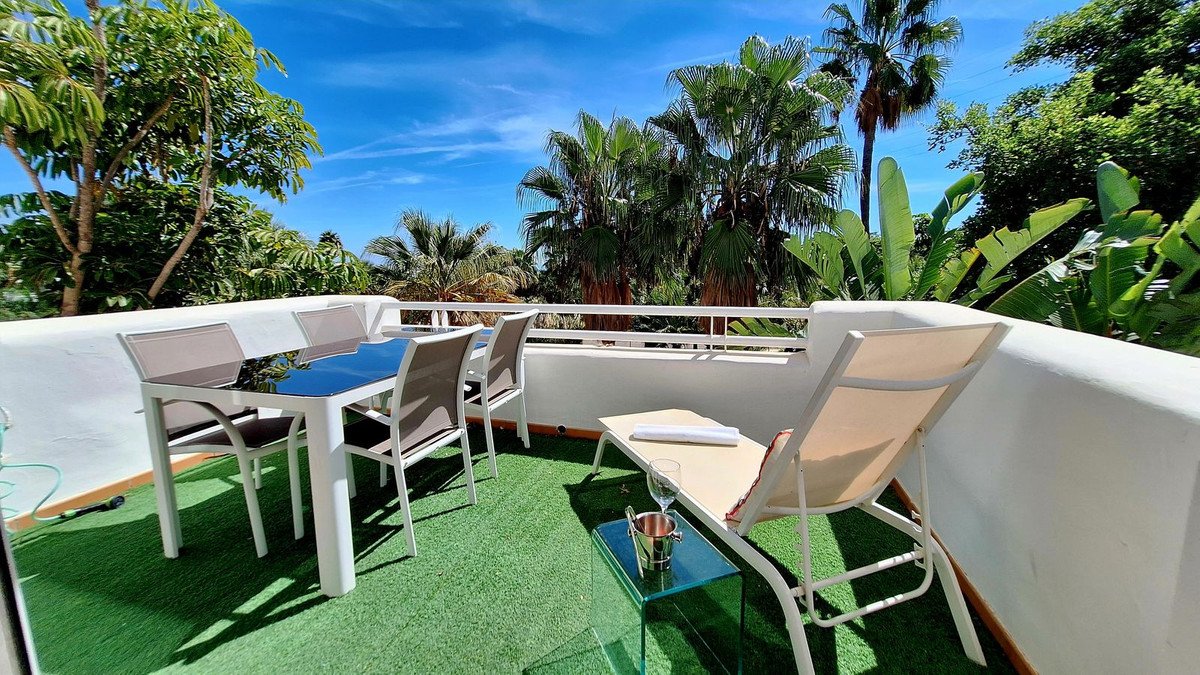 2 Bed Middle Floor Apartment in Estepona