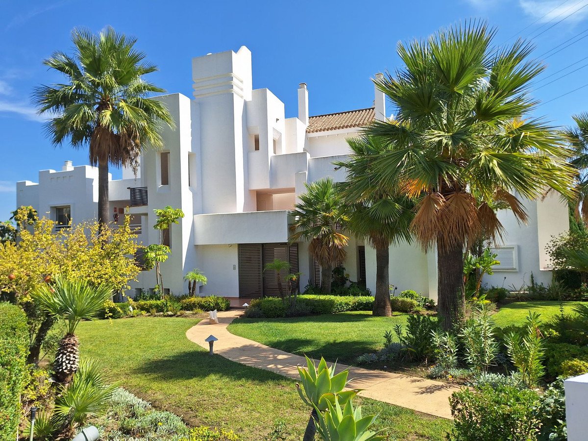 2 Bed Middle Floor Apartment in Estepona