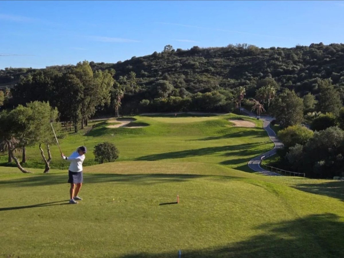2 Bed Middle Floor Apartment in Estepona