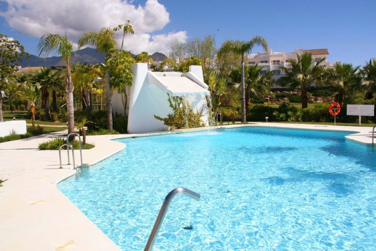2 Bed Middle Floor Apartment in Estepona