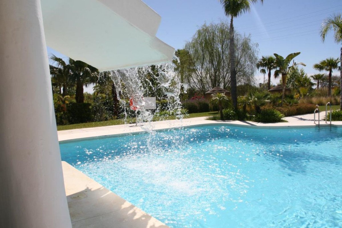 2 Bed Middle Floor Apartment in Estepona